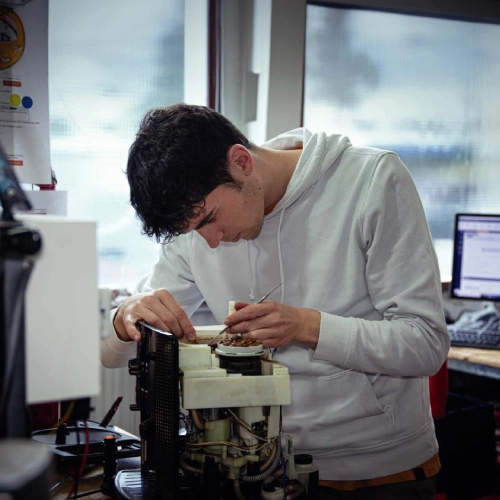 Bruit, odeur, surchauffe : quand s'inquiéter pour son petit électroménager ?
