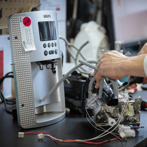 L'art de la seconde vie : Le parcours d'un appareil reconditionné en atelier