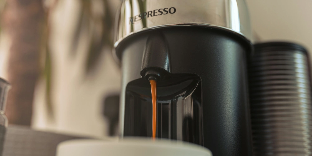 Préparer l’hiver : Comment détartrer votre machine à café comme un pro ?